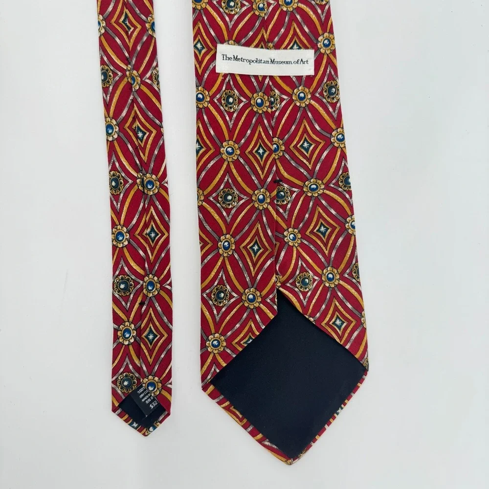 The Metropolitan Museum of Art Silk Necktie Floral Medallion‎ Burgundy